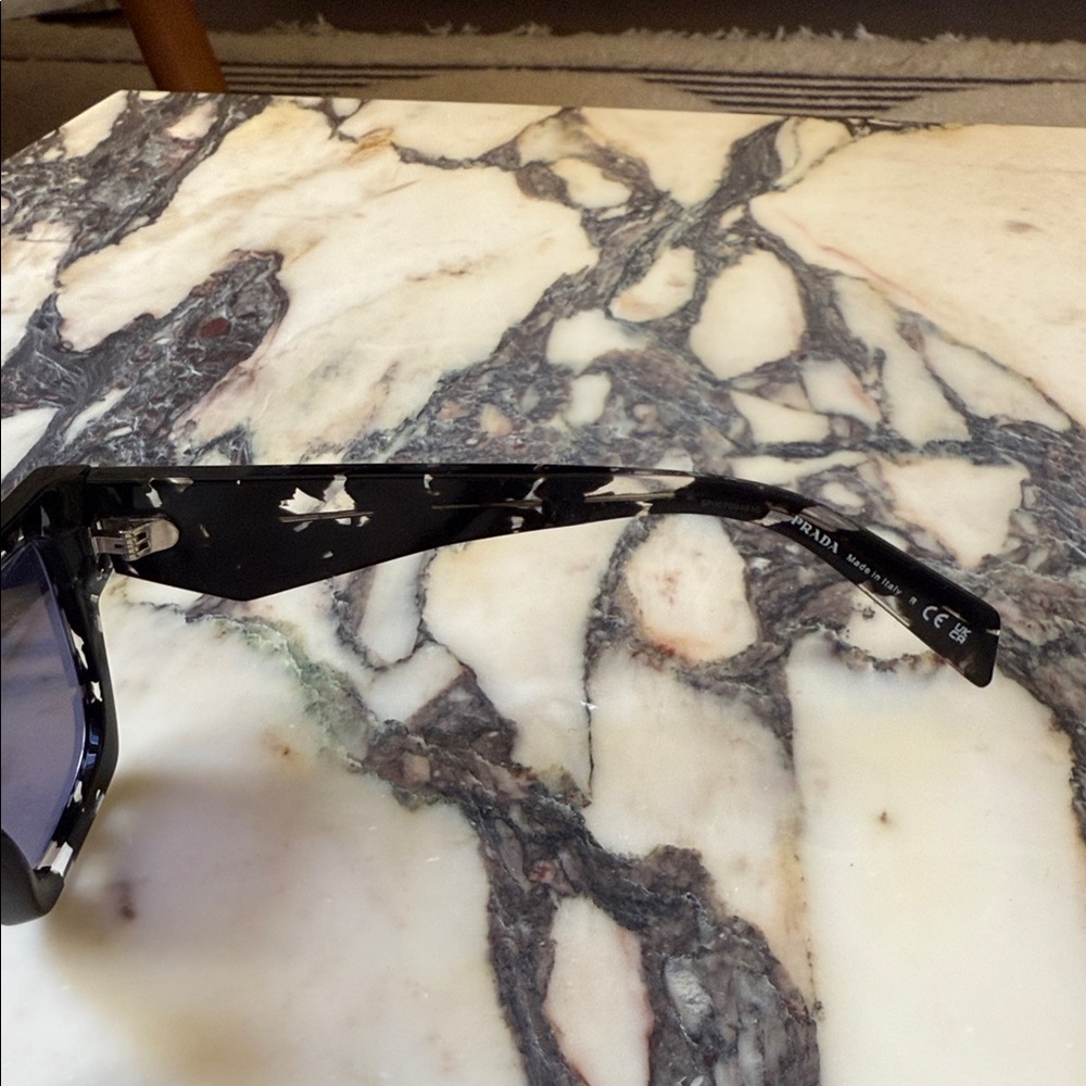Black and White Tortoise Shell Sunglasses - Picture 3 of 7